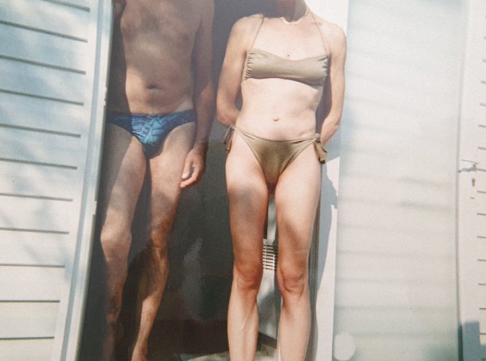 couple en maillot de bain photo mal cadrée